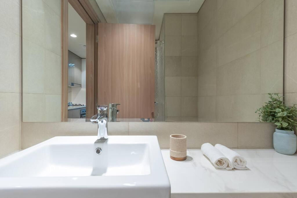 Cozy In Azizi Riviera -