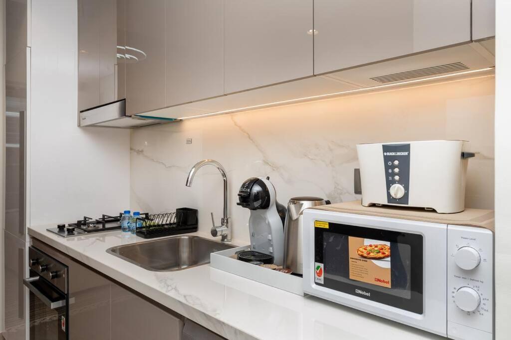 Cozy In Azizi Riviera -
