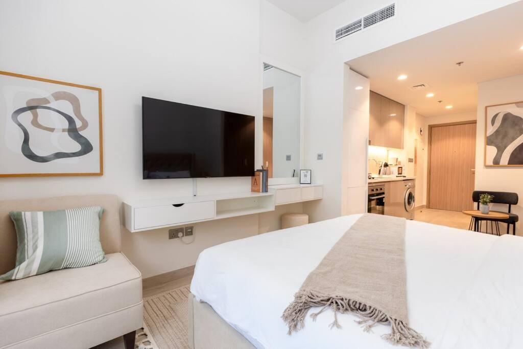 Cozy In Azizi Riviera - Dubai